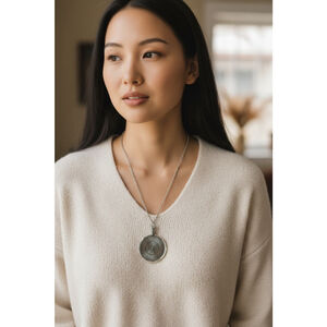 Silver Round Pendant Necklace NWOT